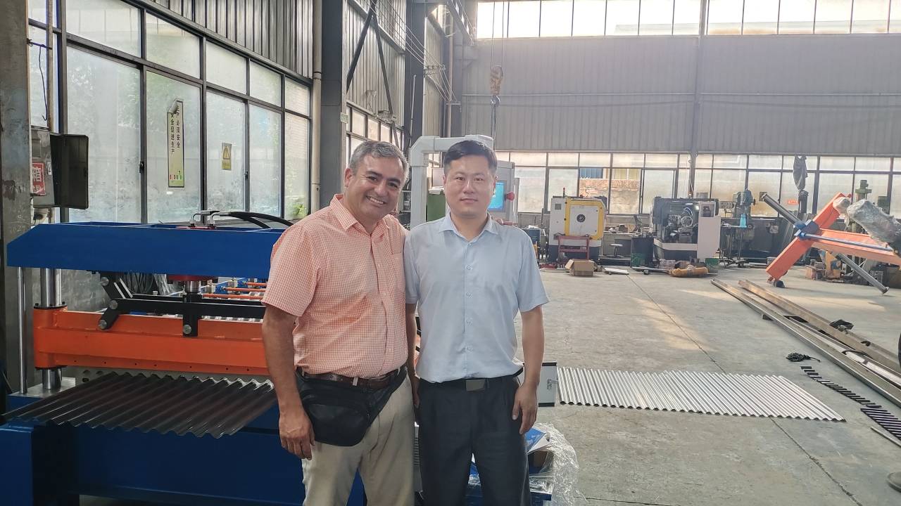 SANTIWAY Accompanies South American Client To Go To The Factory To Check The Machine